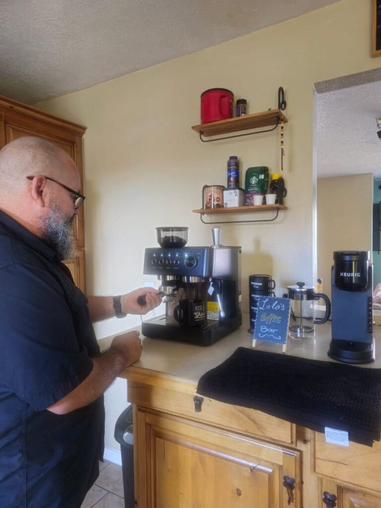 Lalo Böke pulling an espresso shot on an entry-level espresso machine